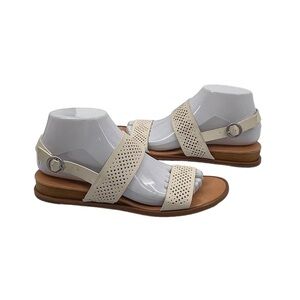 Dolce Vita Women’s Cream Ankle Strap Perforated Sandals Size 7.5